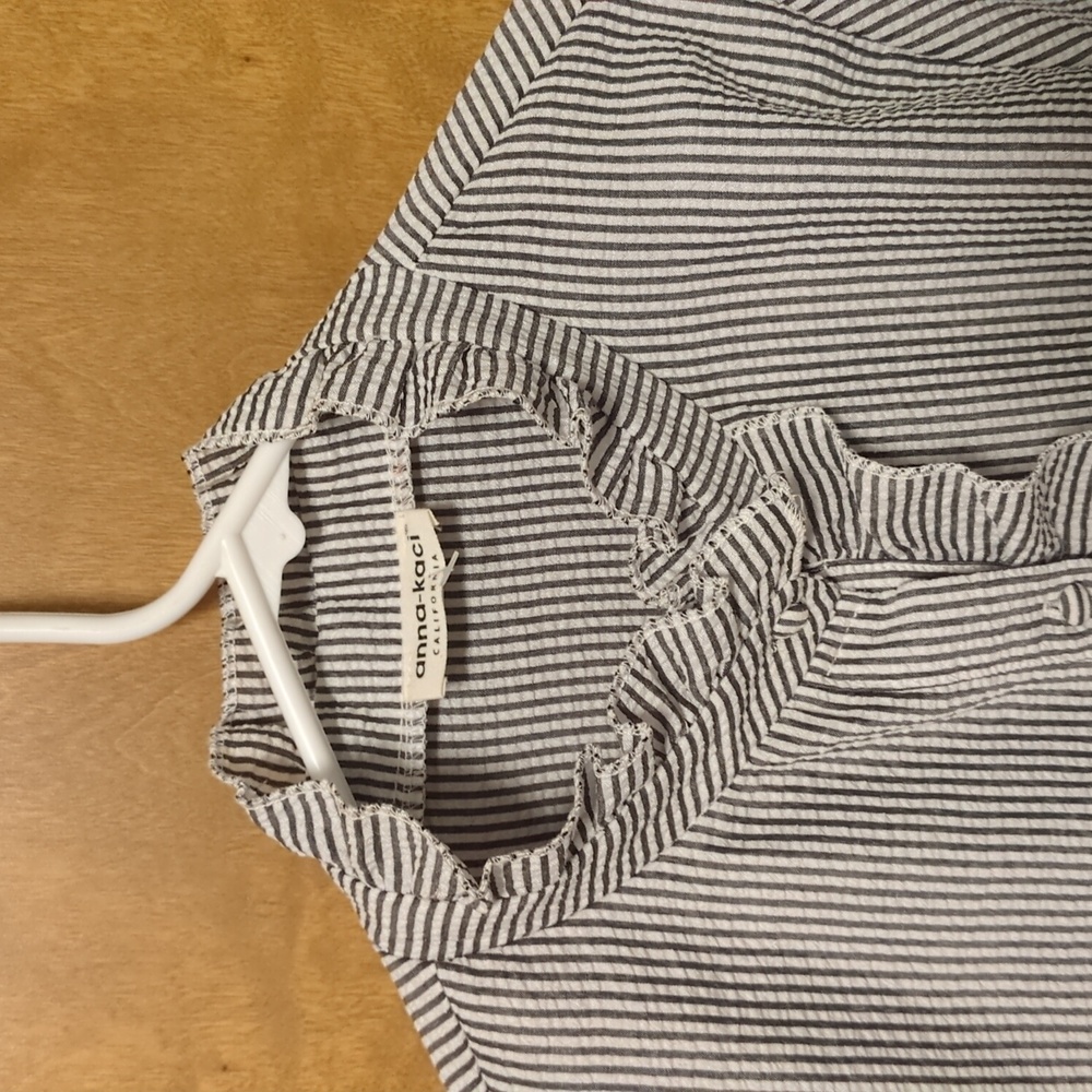 Chic Anna - Kaci California Blouse with Ruffle Detail - Feminine - Sophisticated - Picture 6 of 13